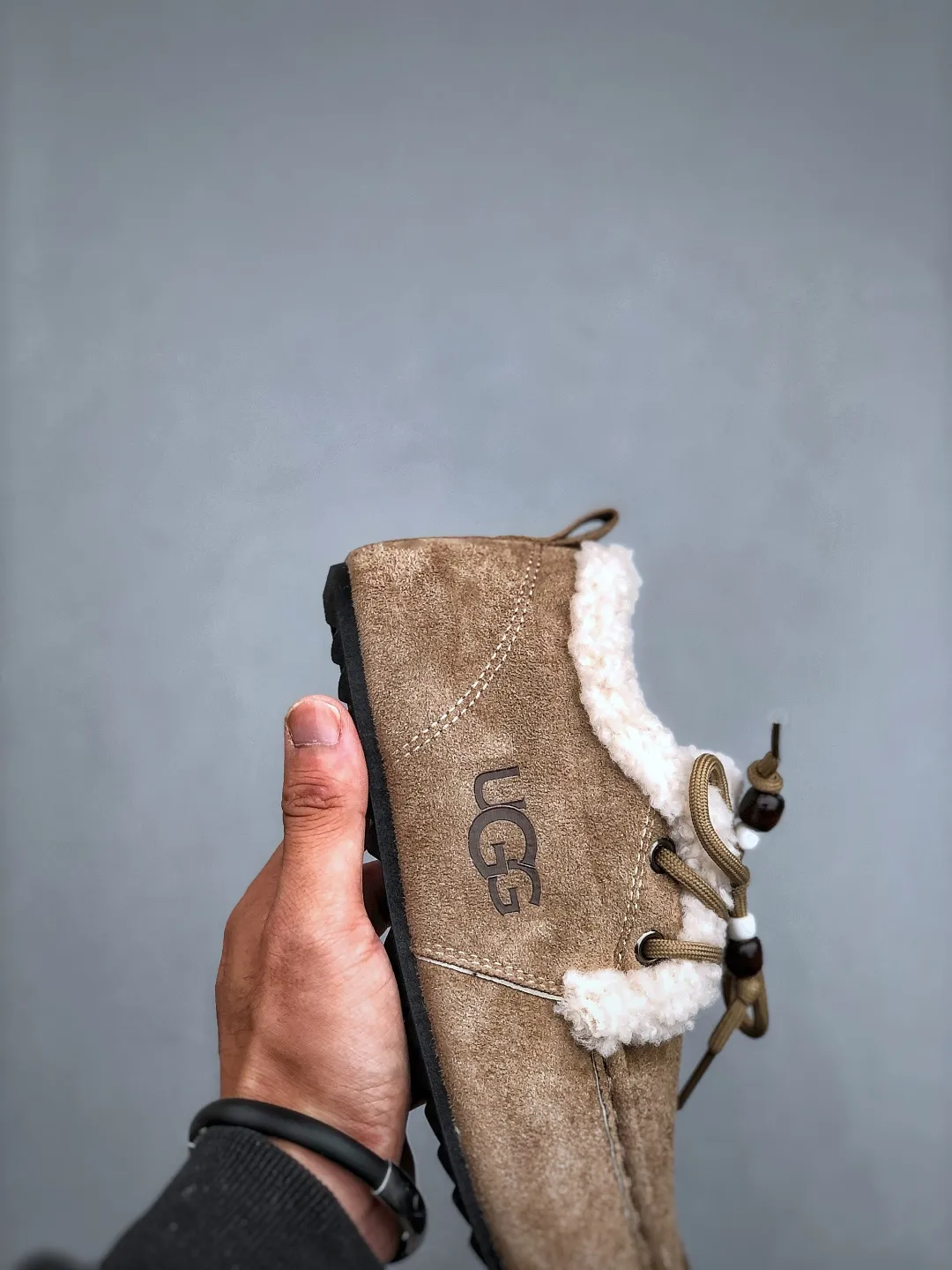💰260 supports store Z UGG2025ss official website latest hanni thick sole, I love it so much, and it is very light and easy to wear. When paired with socks, it has a super sweet girly feel. Dopamine color, full of vitality, really super girl ~ fall in love at a glance, original upper material, original outsole, soft and comfortable on the feet, versatile, long legs in seconds, a must-have summer item Code number: 35-40